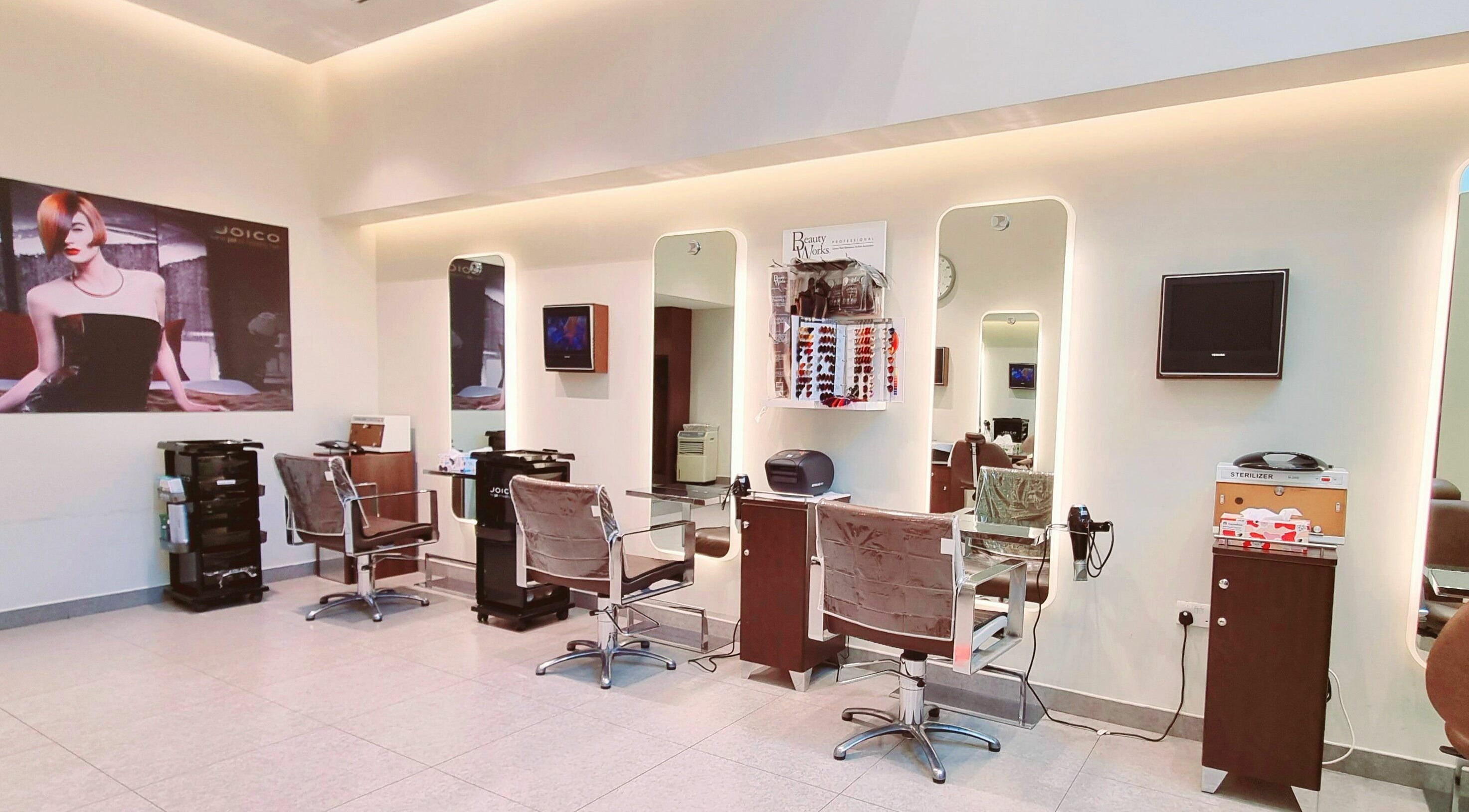 Amaya Salon and Spa's modern styling stations with mirrors and chairs in Dubai, AE, reflecting luxury and comfort.