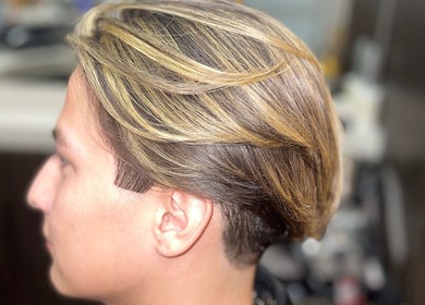 Elegant hair highlights at Elite Luster by Mandie in San Antonio, Texas, US showcasing stylish blonde accents.