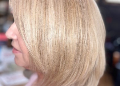 Close-up of sleek blonde haircut at Elite Luster by Mandie, San Antonio, Texas, US.