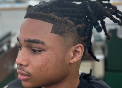 Fresh fade haircut at Courtside Cuts by Sen Boone🔥 in Saginaw, Michigan, US.