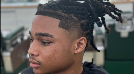 Fresh fade haircut at Courtside Cuts by Sen Boone🔥 in Saginaw, Michigan, US.