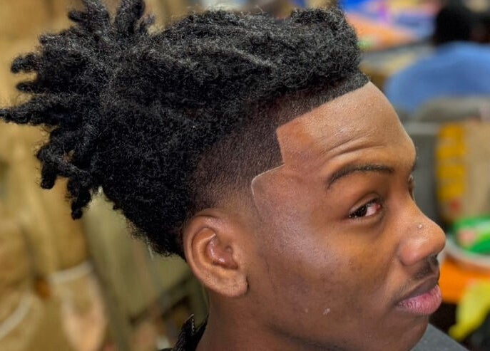 Close-up of a stylish haircut at Courtside Cuts by Sen Boone🔥 in Saginaw, Michigan, US.