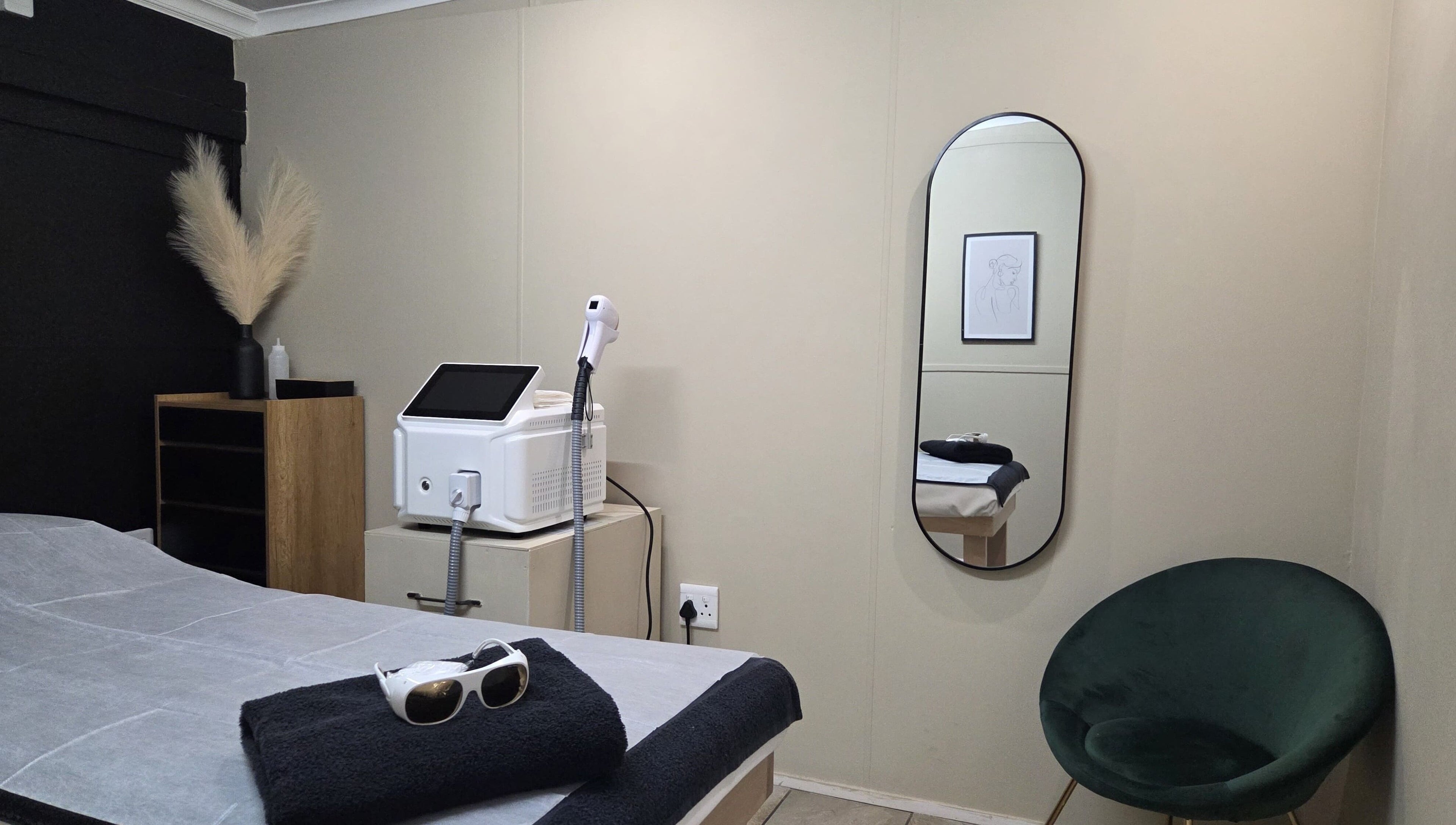 Serene treatment room at EM Aesthetics Potchefstroom, Potchefstroom, North West, ZA with a modern aesthetic.