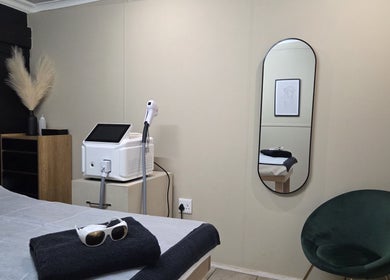 Serene treatment room at EM Aesthetics Potchefstroom, Potchefstroom, North West, ZA with a modern aesthetic.