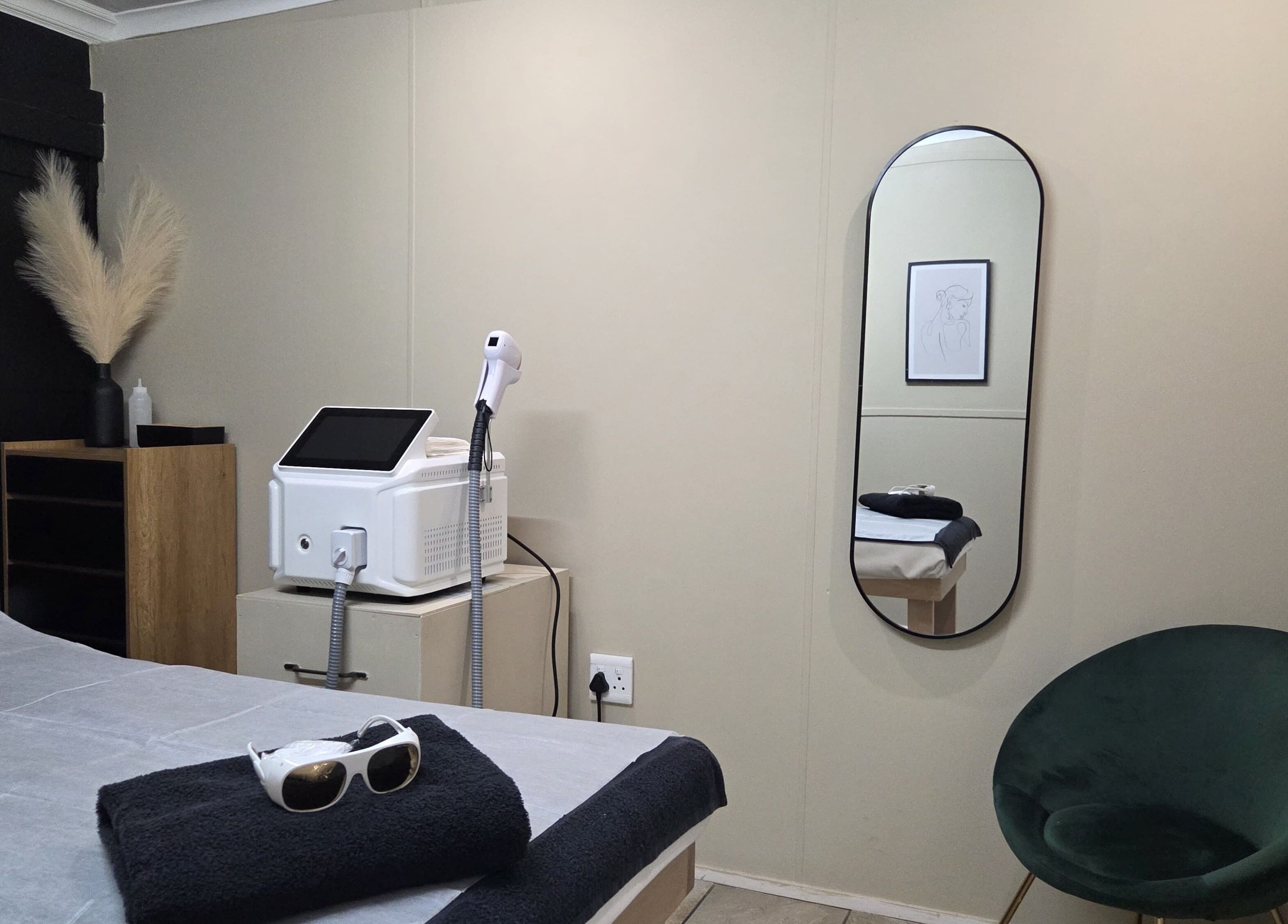 Serene treatment room at EM Aesthetics Potchefstroom, Potchefstroom, North West, ZA with a modern aesthetic.