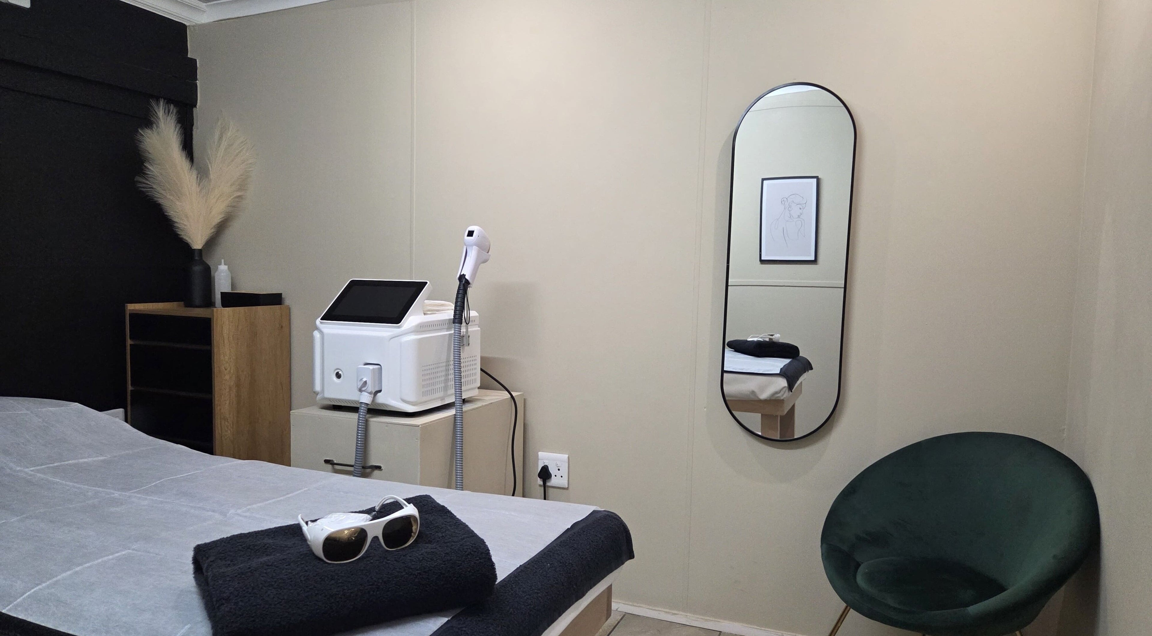 Serene treatment room at EM Aesthetics Potchefstroom, Potchefstroom, North West, ZA with a modern aesthetic.