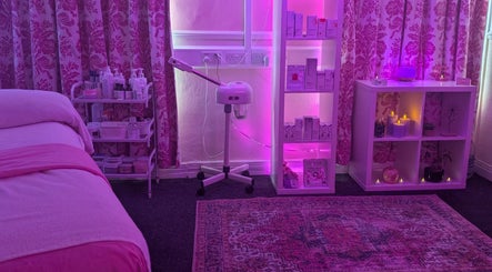 Tranquil treatment room at Skinfit Studio, Shifnal, England, GB with soft pink lighting and beauty equipment.