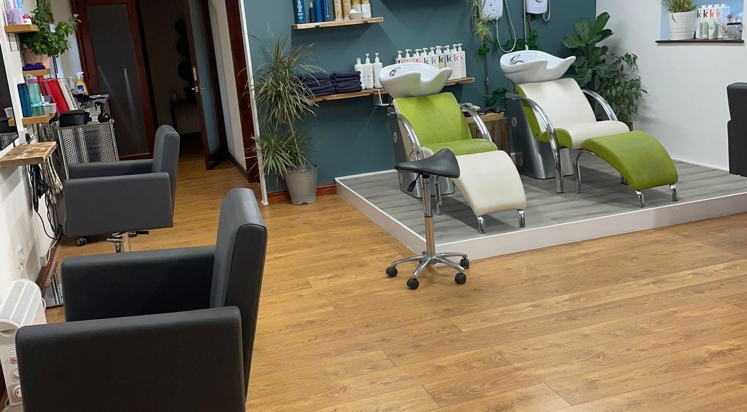 Modern salon interior at Dovecote Hair Studio (Ice) in Oxford, England, GB with sleek wash stations and seating.