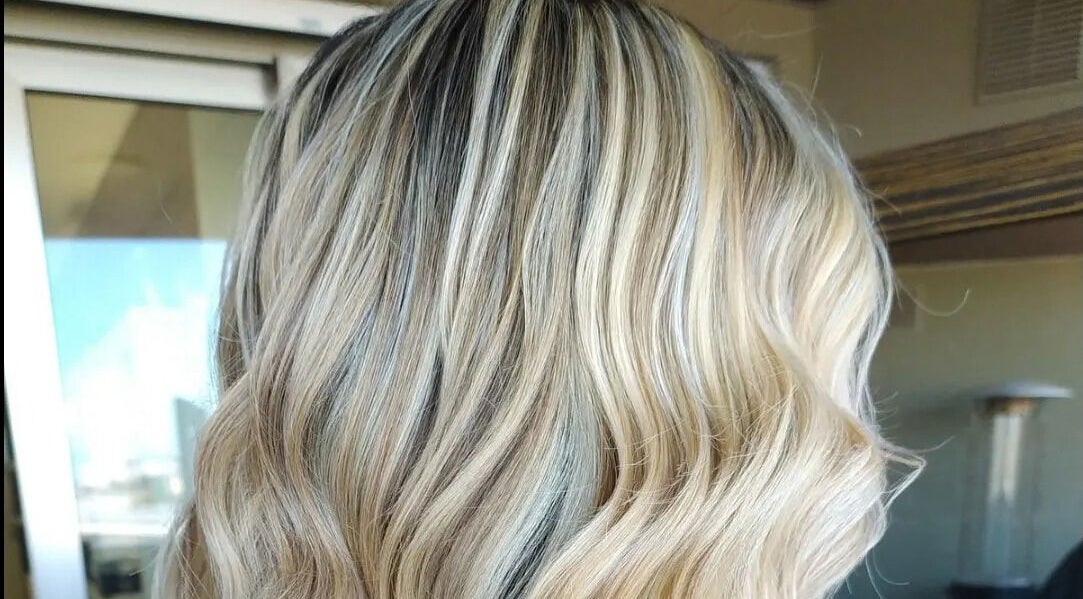 Esempio di capelli biondi ondulati da Elegance Parrucchieri, Pescara, Italia, IT.