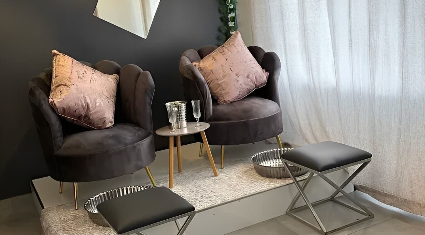 Elegant seating area at 10ing Heads Salon, Vanderbijlpark, Gauteng, ZA with plush chairs and decor.