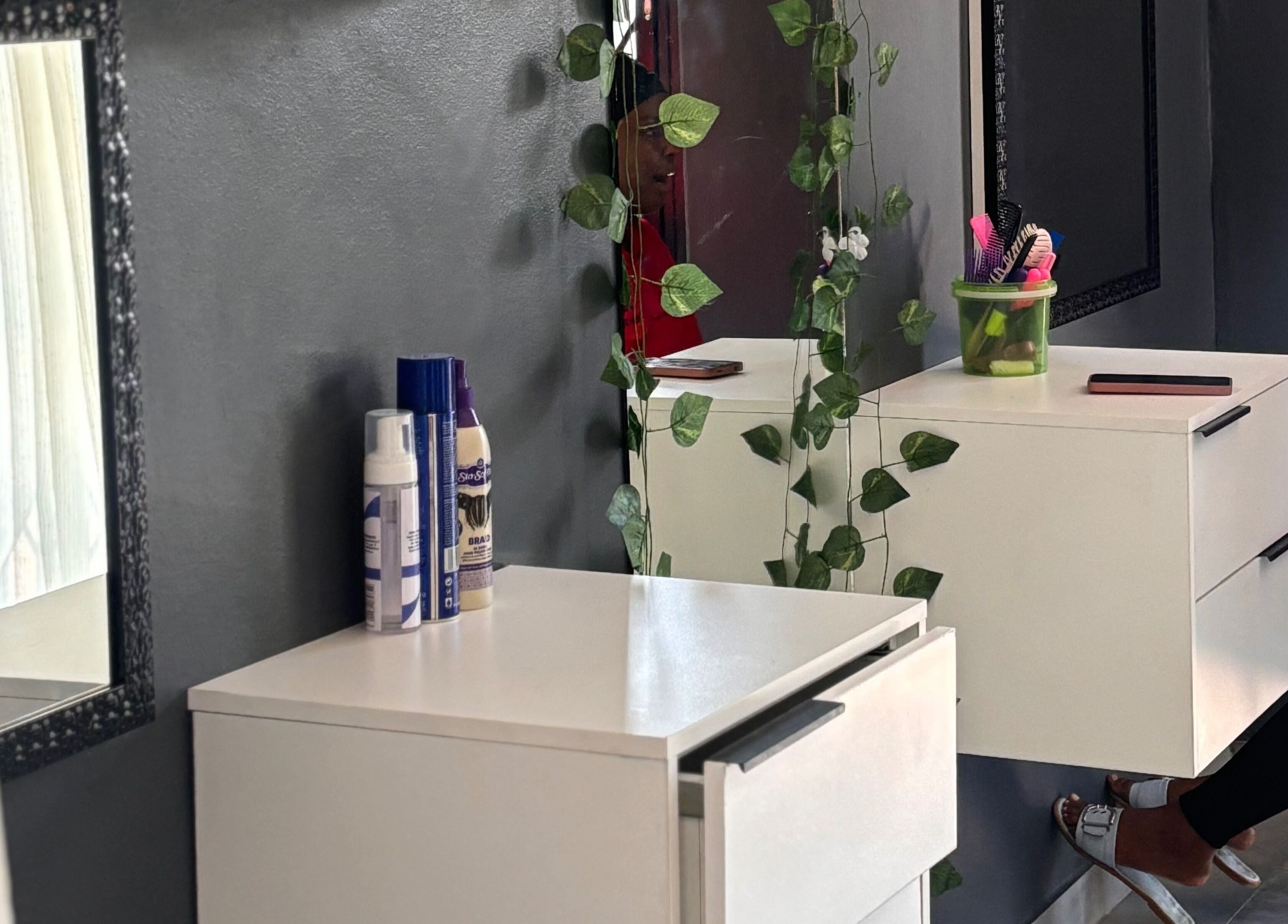 Stylish vanity with green decor at 10ing Heads Salon, Vanderbijlpark, Gauteng, ZA.