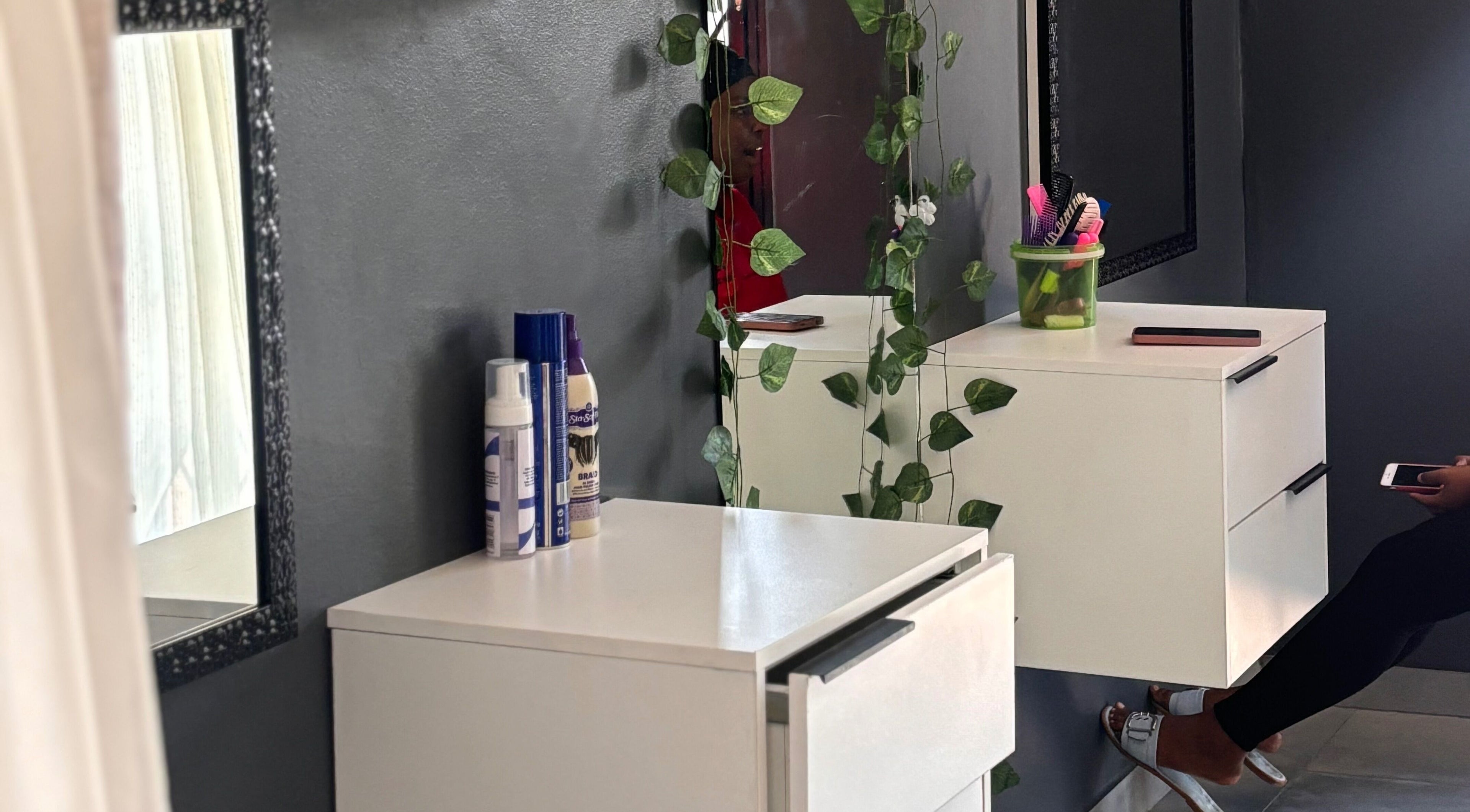 Stylish vanity with green decor at 10ing Heads Salon, Vanderbijlpark, Gauteng, ZA.