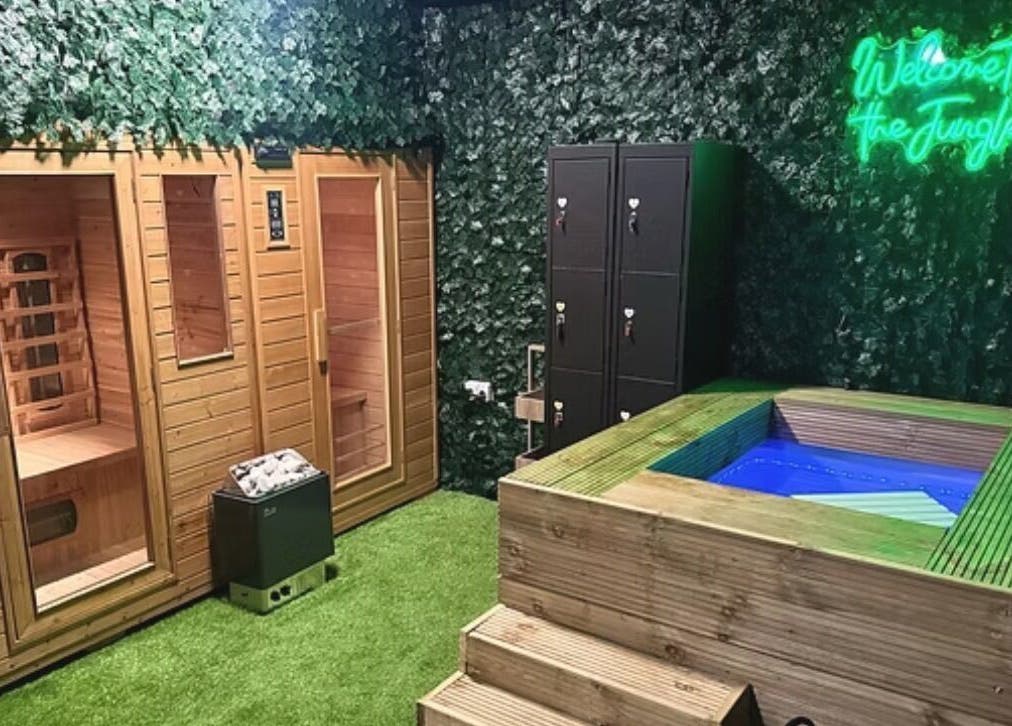 Relaxing sauna and hot tub at Beauty of the Soul Spa Health and Beauty, Dumbarton, Scotland, GB.