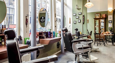 Head Enlight District - Barbershop & Concept Store