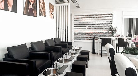 Phi Beauty Bar图像3