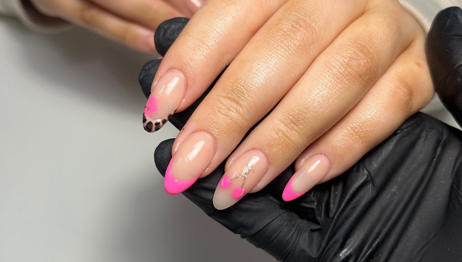 Rhi Beauty image 1