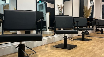 Melia Contemporary Hair