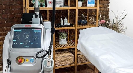 Écou's Laser Boutique in Scottsdale, Arizona, US, featuring advanced laser equipment and cozy treatment room.