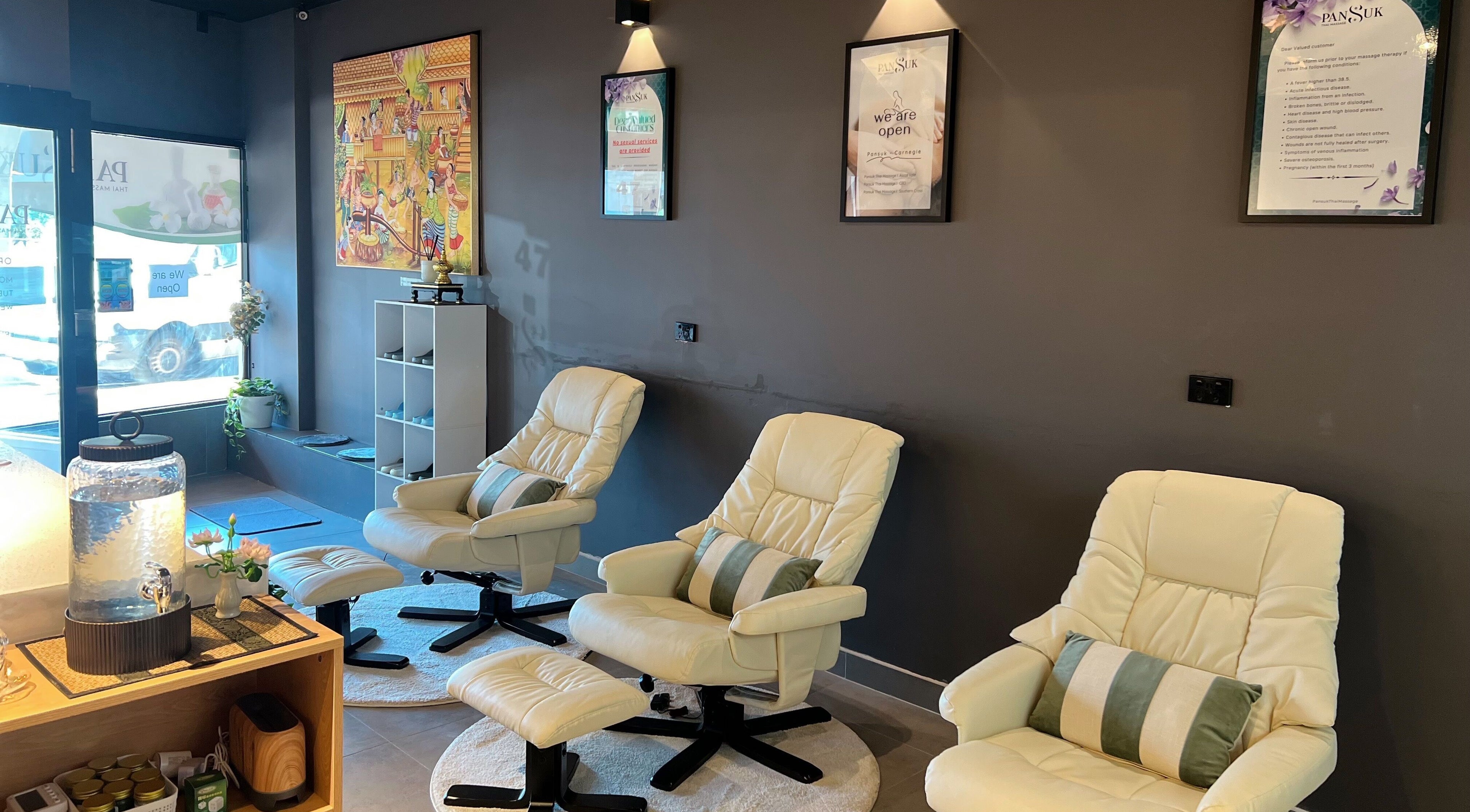 Welcoming lounge area at Pansuk Thai Massage I Carnegie in Carnegie, Victoria, AU with comfortable seating.