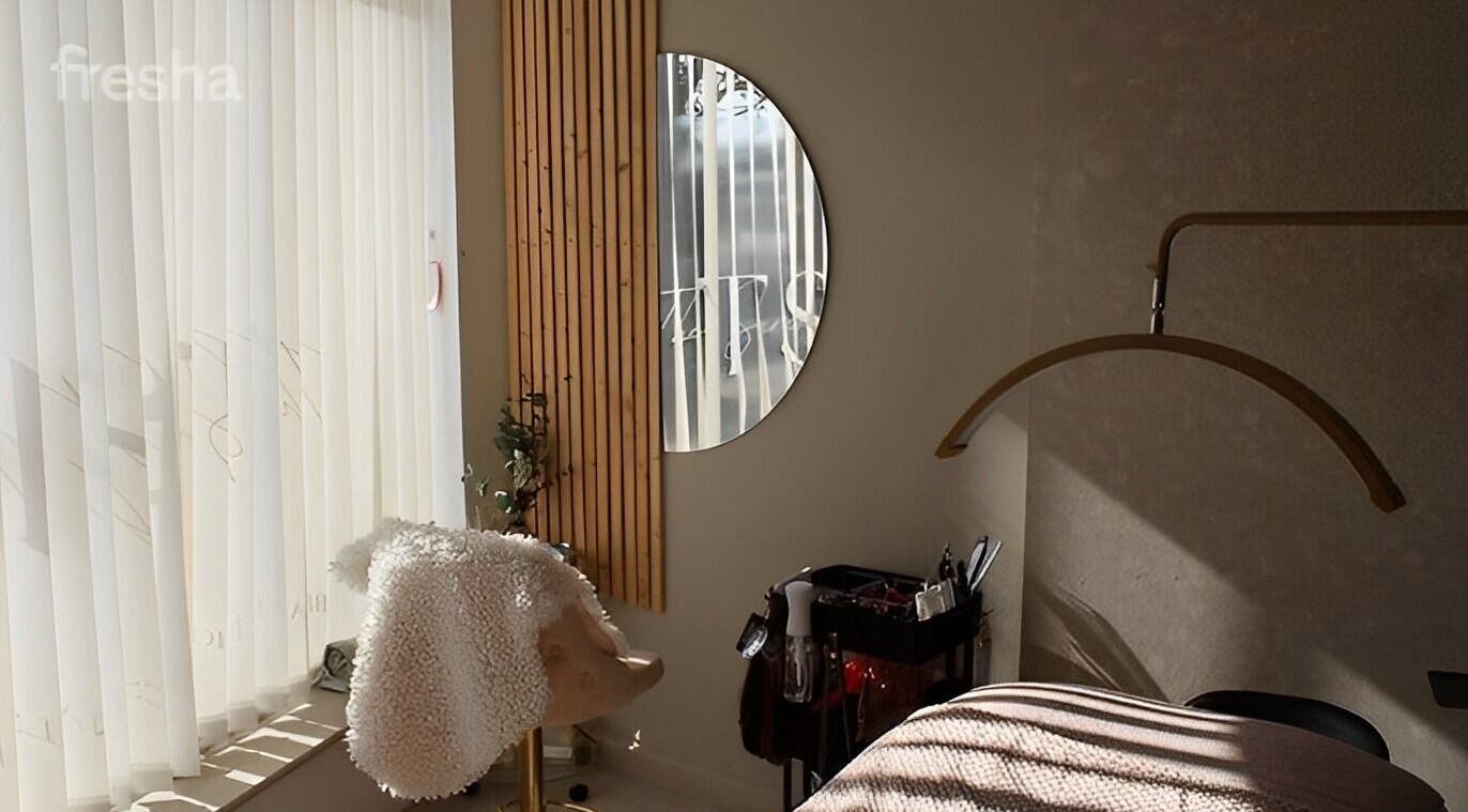 Cozy tranquil room at The Serenity Rooms, Emsworth, England, GB, featuring plush decor and natural light.