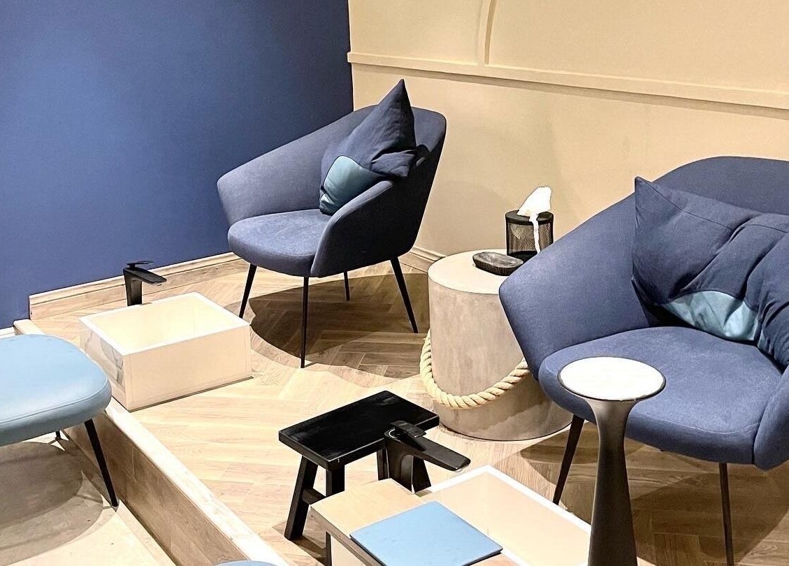 Stylish seating at Circle Nail Bar, Riyadh, Riyadh Province, SA, offering a calm and inviting atmosphere.