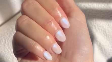 Manos con uñas elegantes en Utopia Spa Pocitos, Montevideo, Departamento De Montevideo, UY.