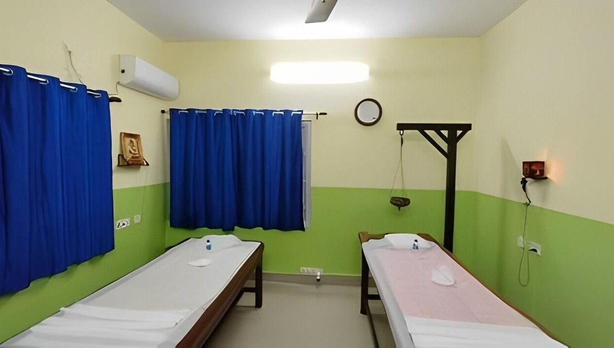 Relaxing therapy room at Arogya Ayurveda Panchakarma Center Pvt Ltd, Tollygunge, Kolkata, West Bengal, IN.