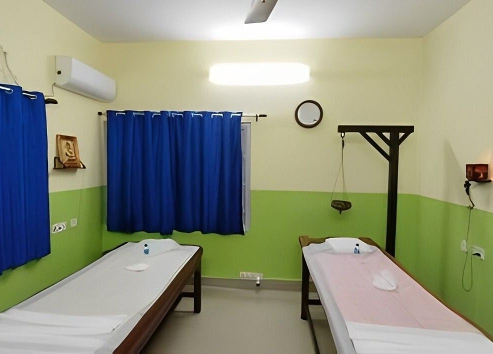 Relaxing therapy room at Arogya Ayurveda Panchakarma Center Pvt Ltd, Tollygunge, Kolkata, West Bengal, IN.