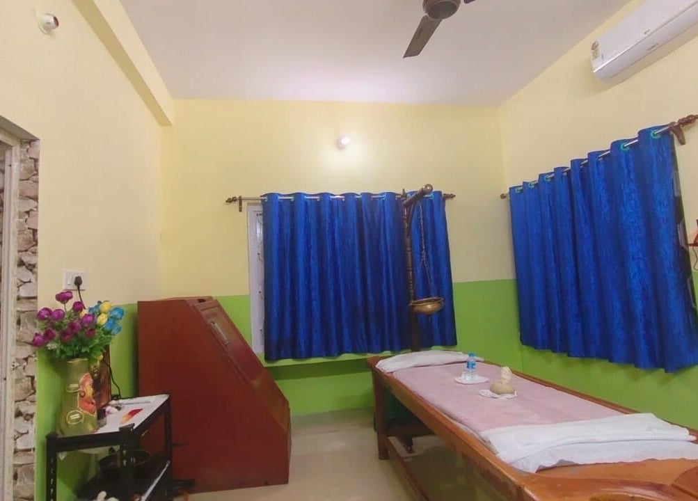 Relaxing therapy room at Arogya Ayurveda Panchakarma Center Pvt Ltd in Tollygunge, Kolkata, West Bengal, IN.