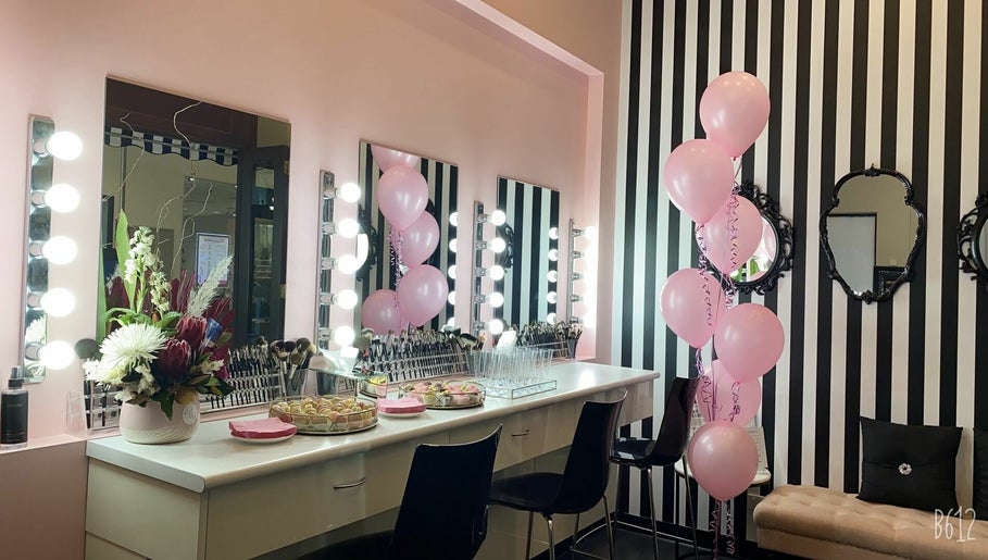 Blush Makeup & Beauty Studio kép 1