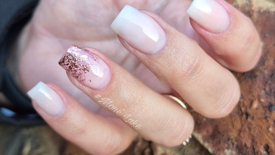 Monè Lake Nail Artist
