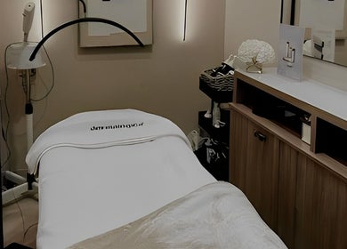 Relaxing treatment room at Lish Beauty Bar, Dubai, Dubai, AE, featuring calming ambiance and modern equipment.