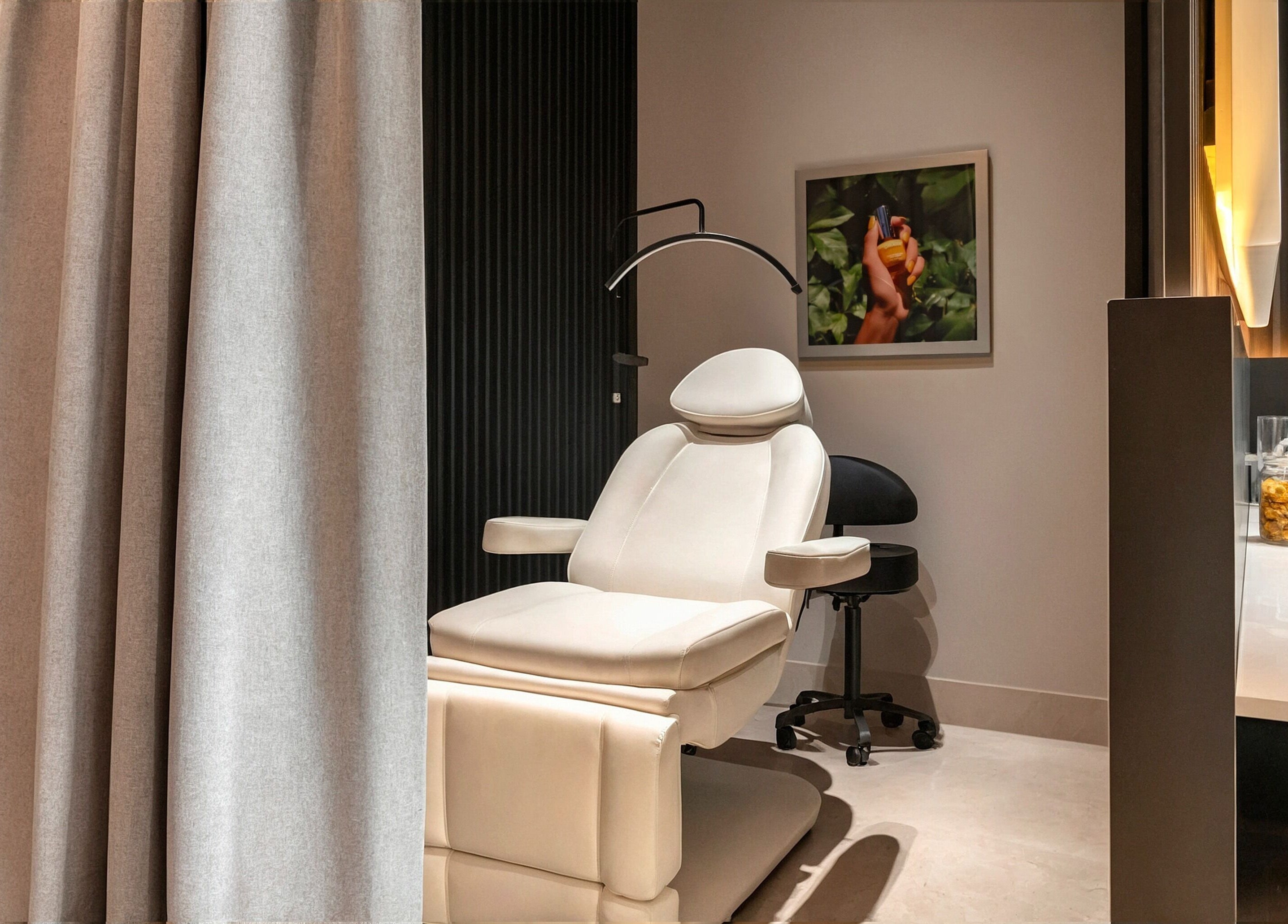 Relaxing treatment room at UMARA in Miami, Florida, US with plush chair and serene ambiance.