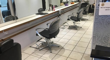 Salon 15 hair beauty billede 2