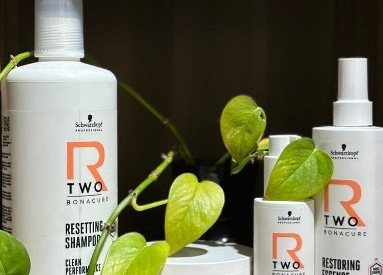 مجموعة منتجات جمال في صالون يونيكيور للسيدات، الخبر، المنطقة الشرقية، SA.