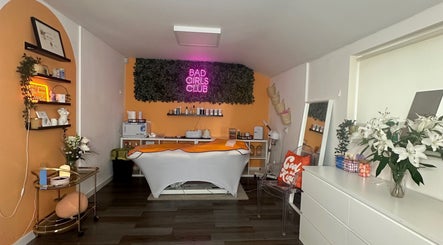 PEACH WAX STUDIO Bild 3