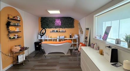 Modern treatment room at Peach Wax Studio in Kelso, Scotland, GB, with stylish decor and welcoming ambiance.