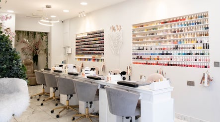 MW Nails and Beauty Salon