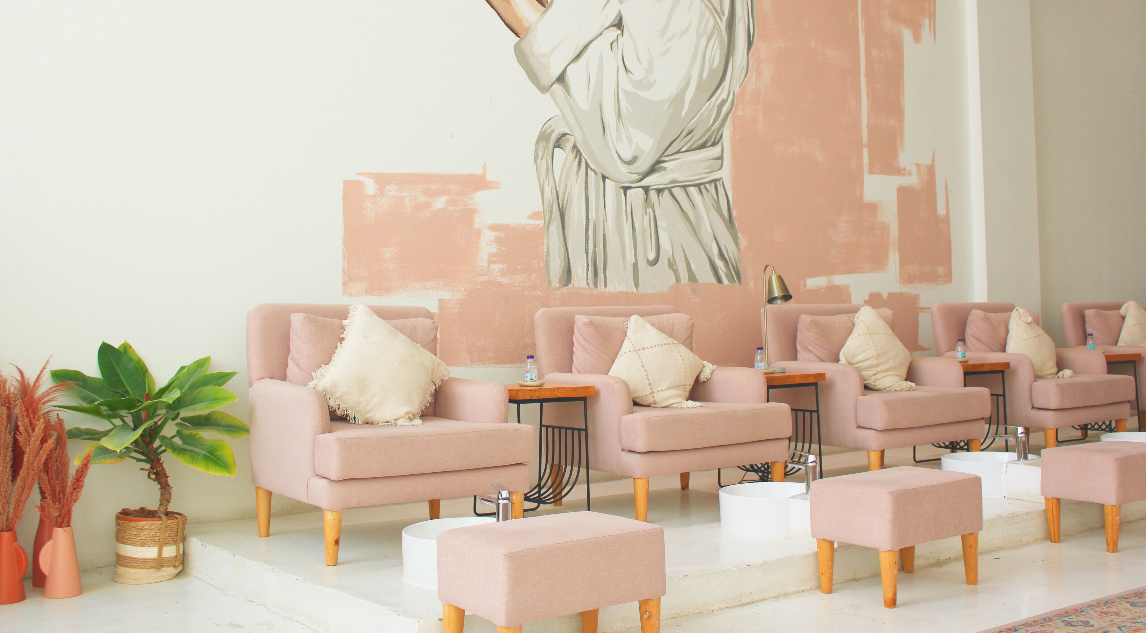 Comfortable seating area at Nash ناش, Riyadh, Riyadh Province, SA, featuring plush chairs and elegant decor.