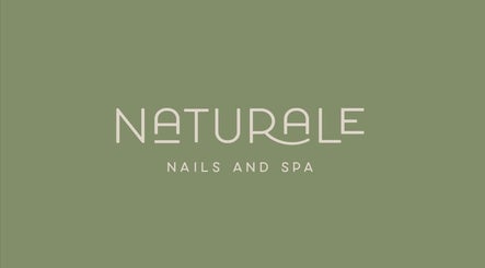 Logotipo de Naturale en fondo verde, ubicado en Quito, Pichincha, EC.