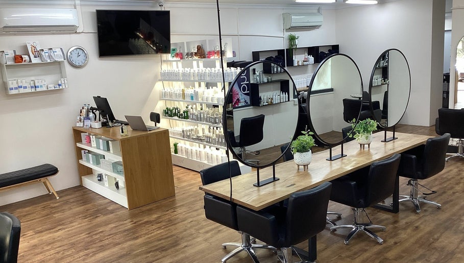 Byford's Cape & Scissors Hair and Beauty Salon image 1