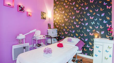 Angel Beauty Parlour Oxford صورة 2