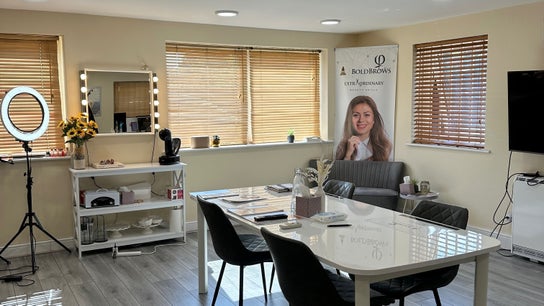 Extraordinary Beauty Skills by Aleksandra Yaneva