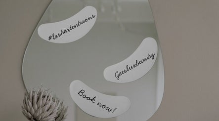 Artistic mirror at GeesLuxBeauty, Huntingdale, Western Australia featuring inspiring beauty quotes.