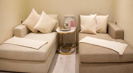 Backstage Beauty Lounge Center image 3