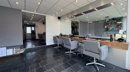 Hairazors Hairdressing Ltd image 2
