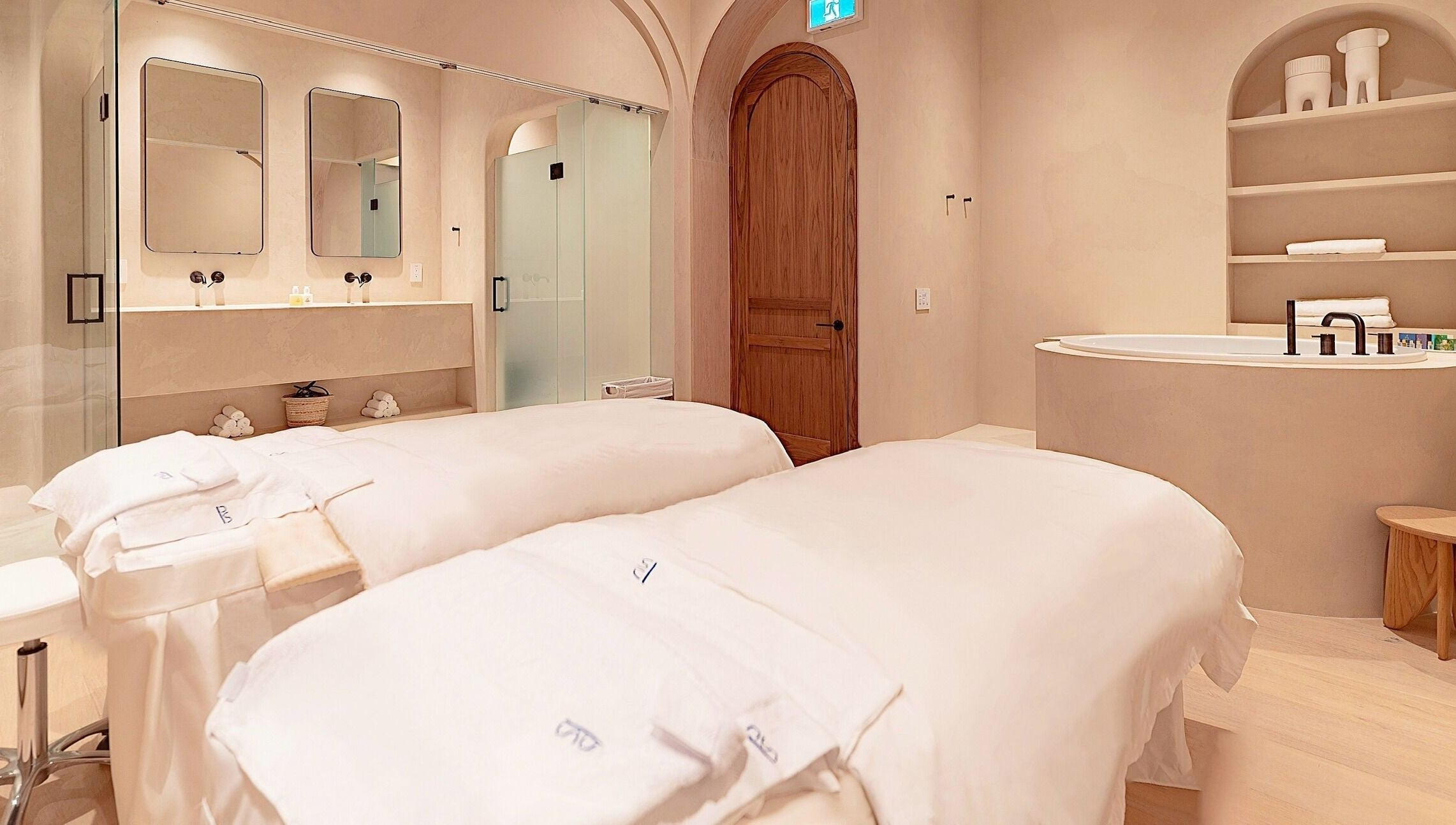 Relaxation room with spa beds and tub at Pemberley Springs SPA EDEN, Toronto, Ontario, CA.