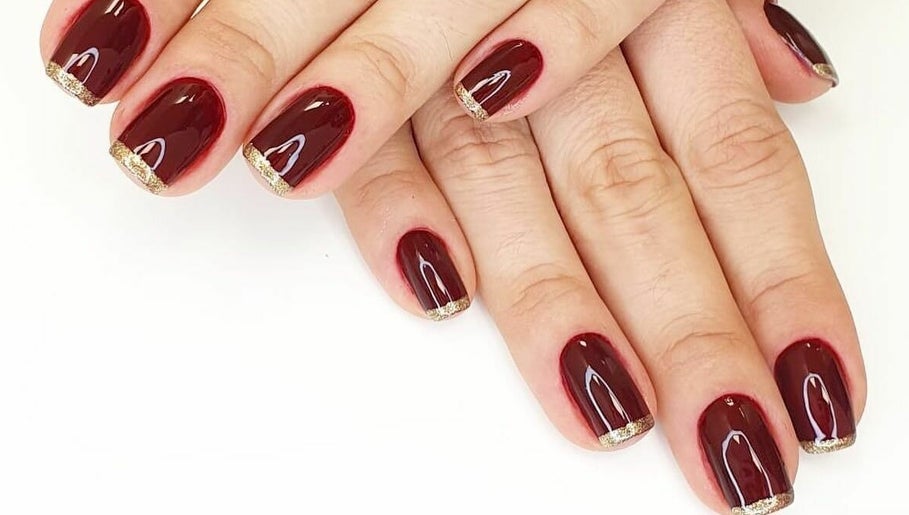 Flor de Lis Nails and Waxing image 1