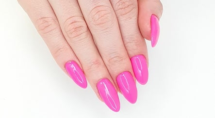 Flor de Lis Nails and Waxing image 2