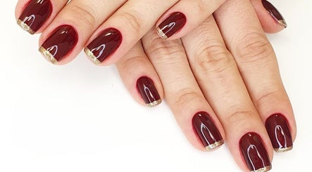 Flor de Lis Nails and Waxing image 3